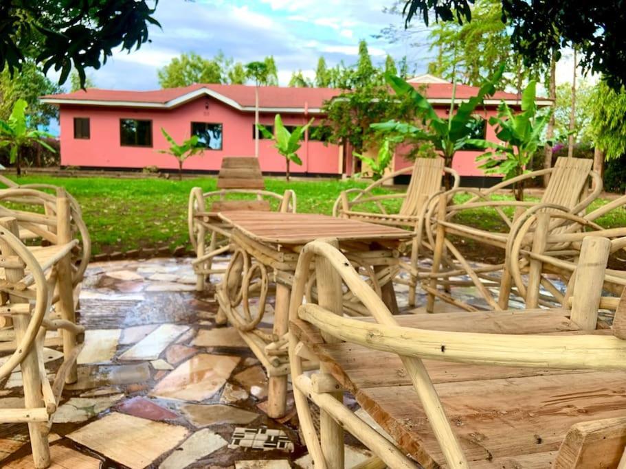 Bungalow X Garten & Terrasse X Wlan X Europaeisch Moshi Exterior photo