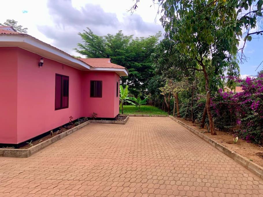 Bungalow X Garten & Terrasse X Wlan X Europaeisch Moshi Exterior photo